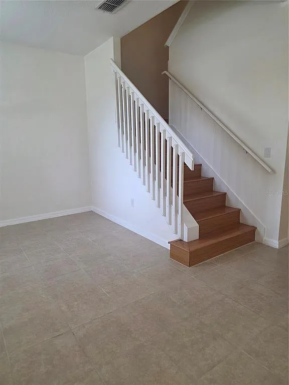3 bed, 2.5 bath, 1400 sqft, $2,400 — Photo 4