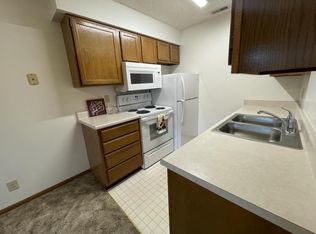 1027 H St #4, Lincoln, NE 68508
