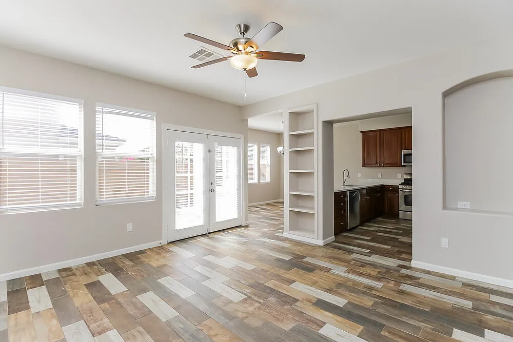 5 bed, 3.0 bath, 1915 sqft, $2,540 — Photo 4