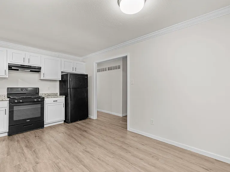 1392 Langholm Dr — Photo 6