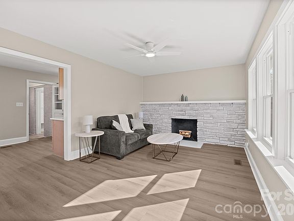 3rd image of 4035 Sheffield Dr