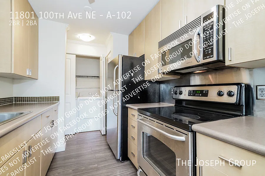 Open & Airy 2BR Condo in Kirkland! — Photo 4