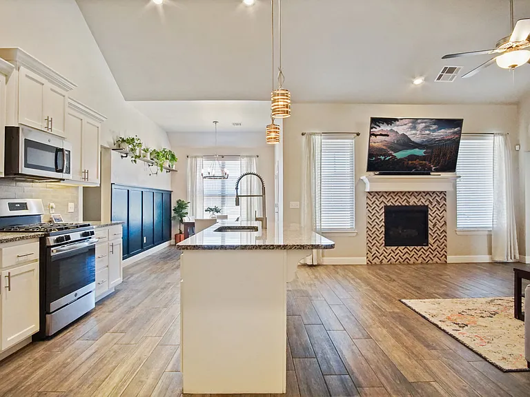 10004 Glover River Dr — Photo 4