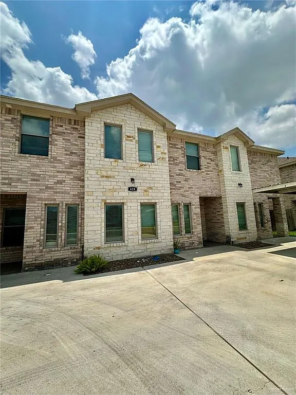 3 bed, 2.5 bath, 1469 sqft, $1,450 — Photo 1