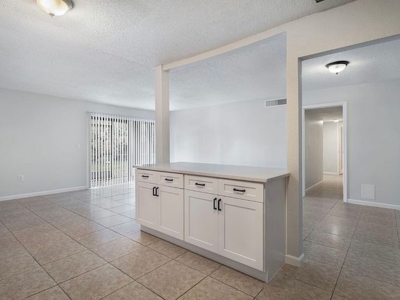 3rd image of 500 Banyon Tree Cir APT 104
