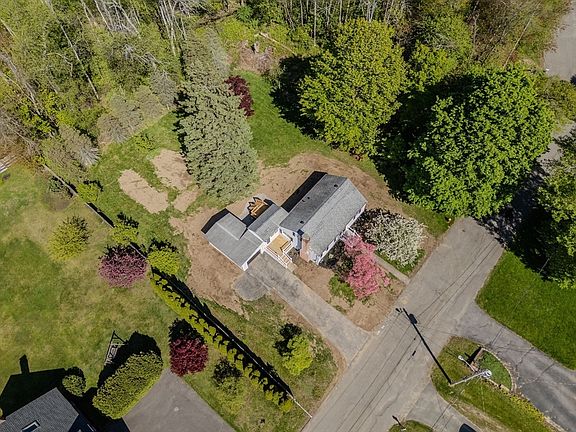 4th image of 20 Francis Ave