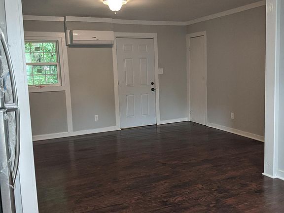 4th image of 143 E Catawba Ave APT D