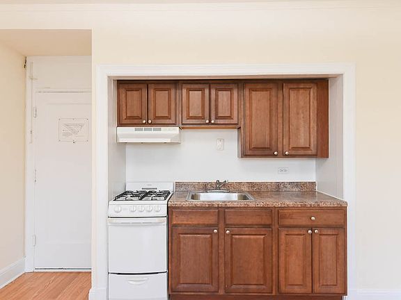 2nd image of 3335 W Diversey Ave Unit 712