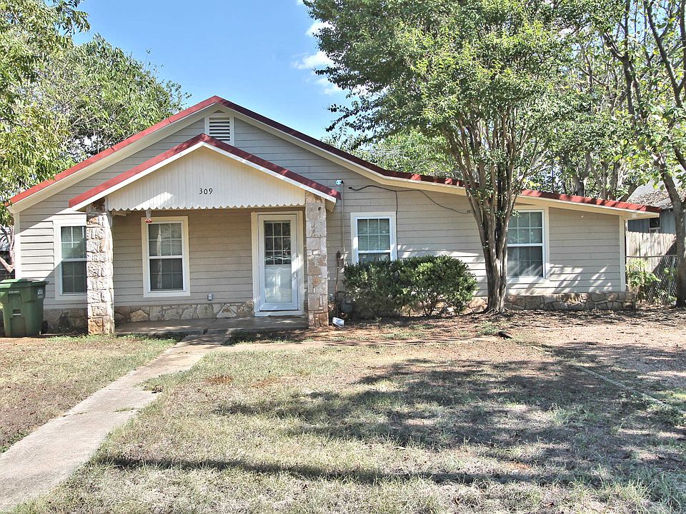 Front of 3/2 Home at 309 Walker St, Glen Rose
