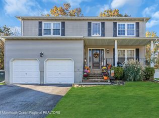12 Yale Ct, Tinton Falls, NJ 07724