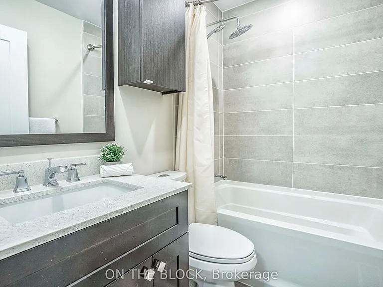 49 Leslie St — Photo 5