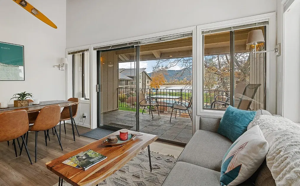 2 bed, 1034 sqft, $1,650 — Photo 3