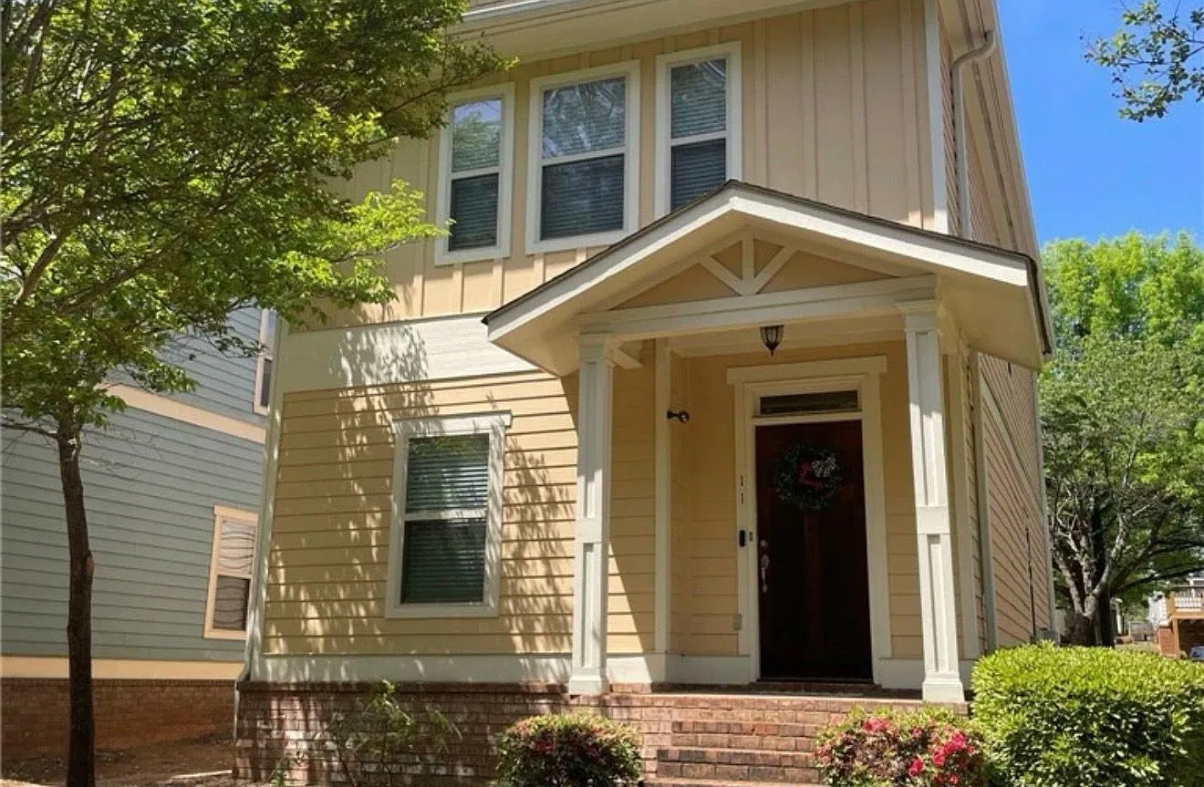 4 bed, 1586 sqft, $825 — Photo 1