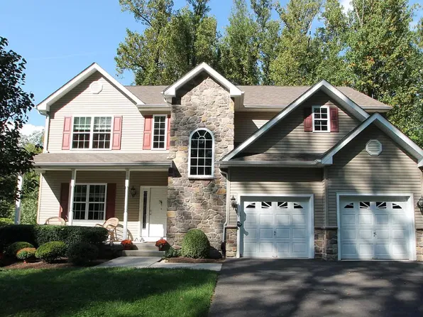 9 Tall Tree Ln, Langhorne, PA 19047