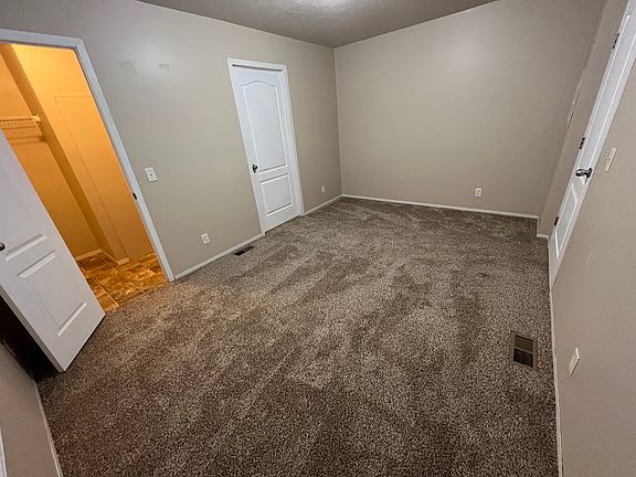 4th image of 516 Courtland Ln #241