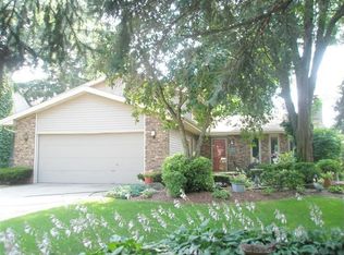 8227 Greenwood Ave, Munster, IN 46321
