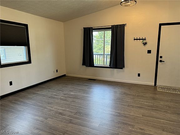 5th image of 522 Grandview Ave