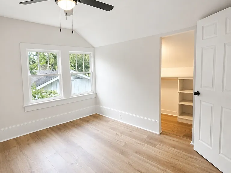 166 Kenan St #C — Photo 12