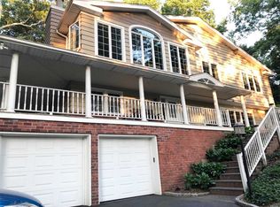 108 Old Country Rd, Melville, NY 11747