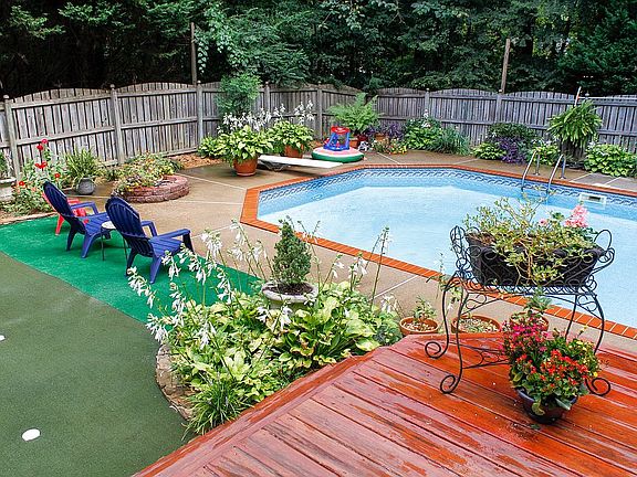 5th image of 104 Sweetwater Oaks