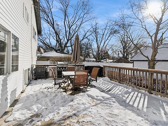 4th image of 27W585 Galusha Ave