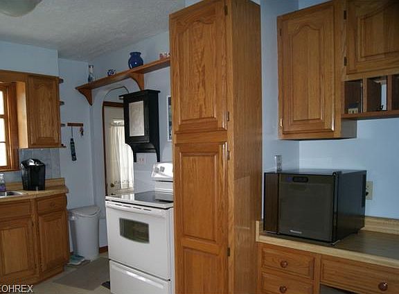 3rd image of 299 E Park Ave