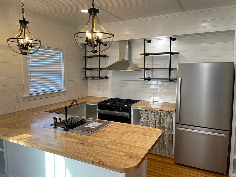 4052 N Central Ave — Photo 3