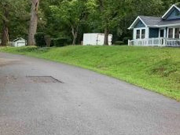 4th image of 1235 Skyline Dr
