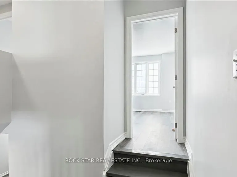 159 Henhoeffer Cres — Photo 15