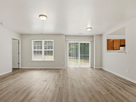 4th image of 620 Piper St