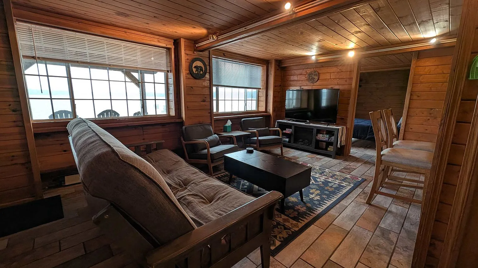 4 bed, 2.0 bath, 990 sqft, $1,675 — Photo 1