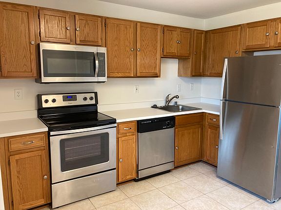 3rd image of 16264 Taconic Cir