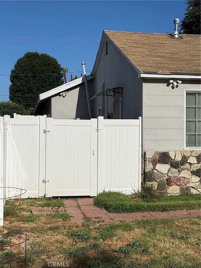 1 bed, 500 sqft, $1,750 — Photo 2