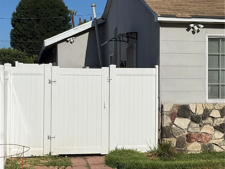 7045 Lindley Ave — Photo 2