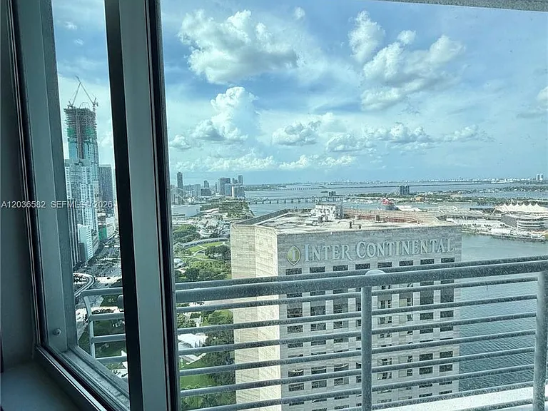 335 Biscayne Blvd #4200 — Photo 28