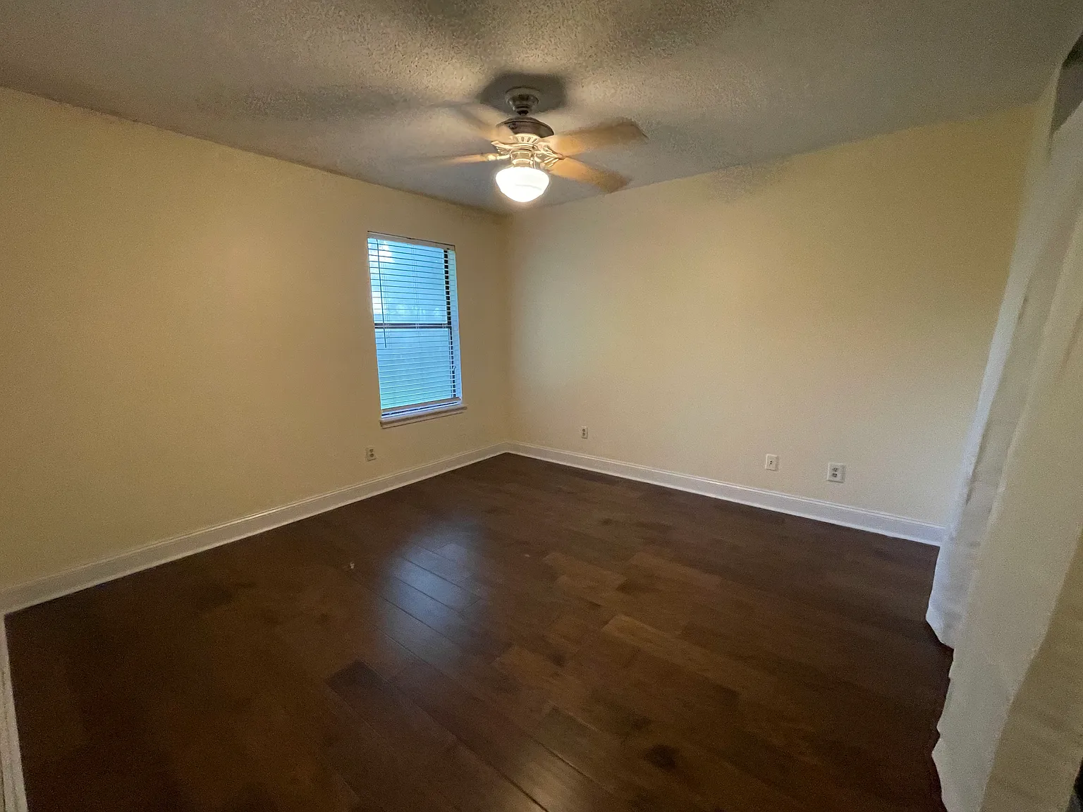 4 bed, 1400 sqft, $3,000 — Photo 4