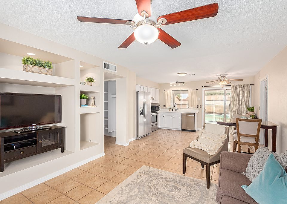 1st image of 103 W Kerry Ln