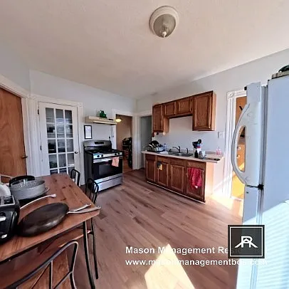 3 bed, 1.0 bath, 1000 sqft, $3,500 — Photo 2