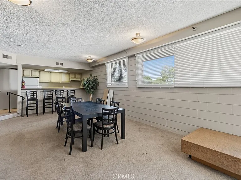 17106 Burbank Blvd — Photo 45