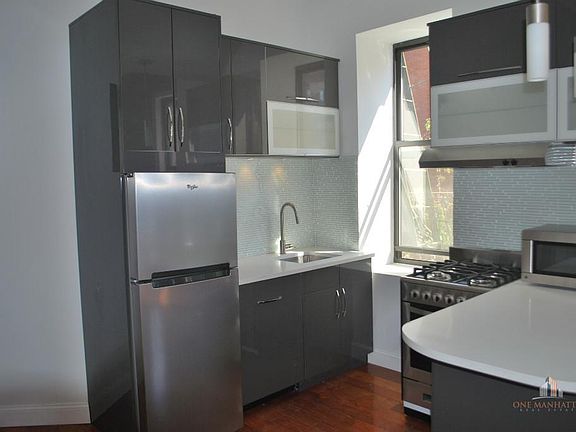 2nd image of 229 Elizabeth St APT 1