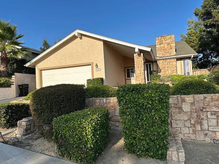 14225 Barrymore St — Photo 16