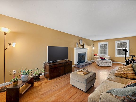 5th image of 32 Sibley Rd