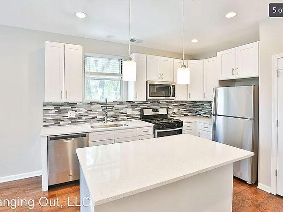 4th image of 2501 W Cortland St