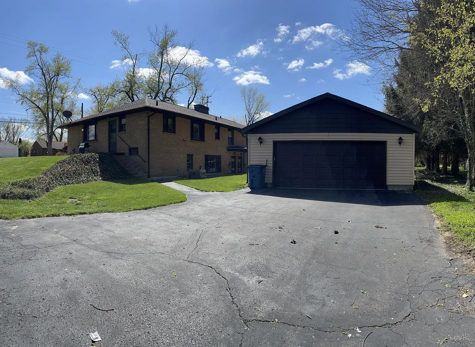 427 E Thomas Ave — Photo 2