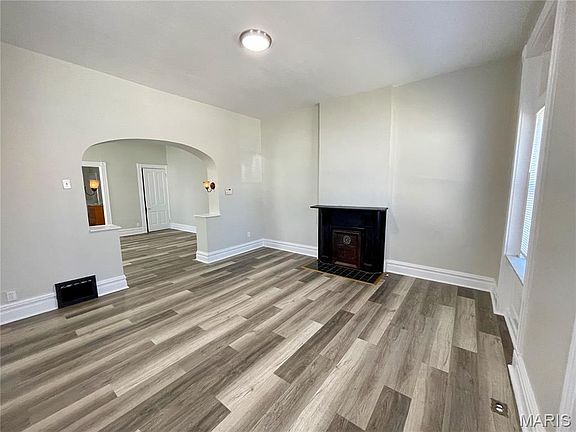 4th image of 3943 Iowa Ave