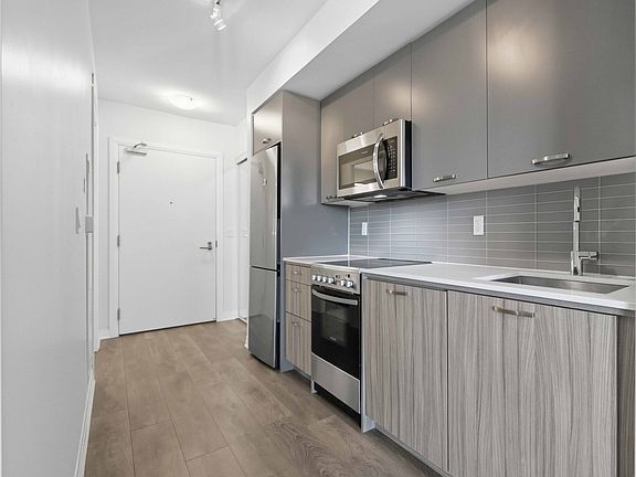 5th image of 2301 Danforth Ave #320