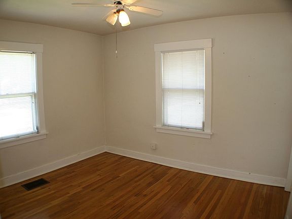 3rd image of 2222 S Franklin St