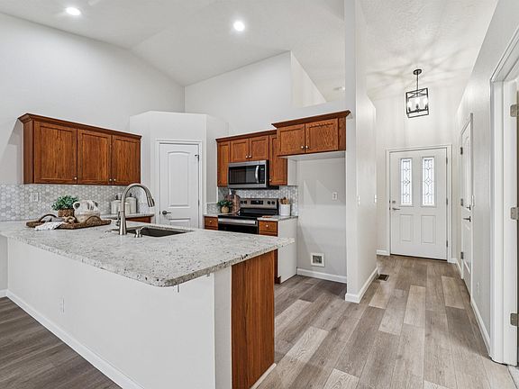 4th image of 8070 W Penny Ln