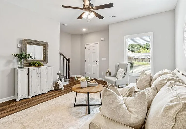 1115 Hillwood Dr — Photo 4