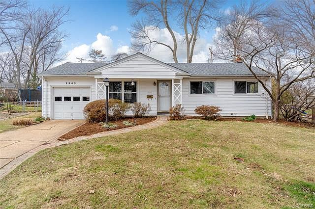 1st image of 1043 Barry Ct